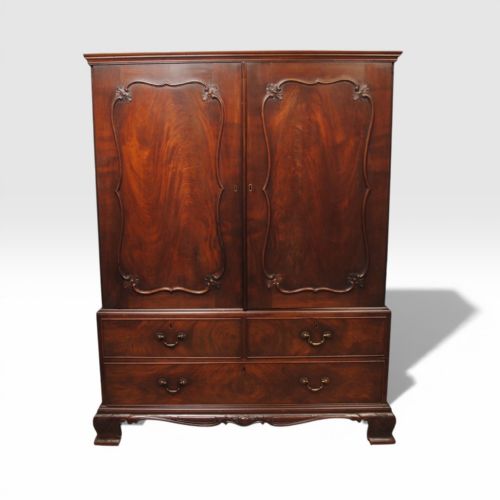 A FINE 18TH CENTURY MAHOGANY LINEN PRESS - ADDITIONAL PHOTO 1