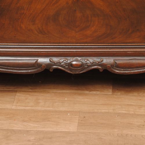 A FINE 18TH CENTURY MAHOGANY LINEN PRESS - ADDITIONAL PHOTO 4
