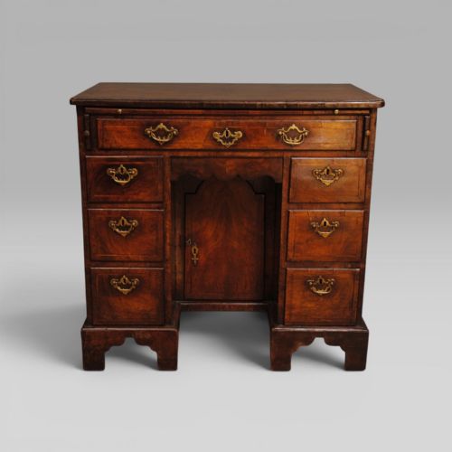 VIRGINIA WALNUT KNEEHOLE DESK