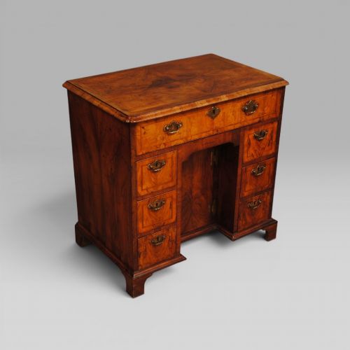 QUEEN ANNE WALNUT KNEEHOLE DESK