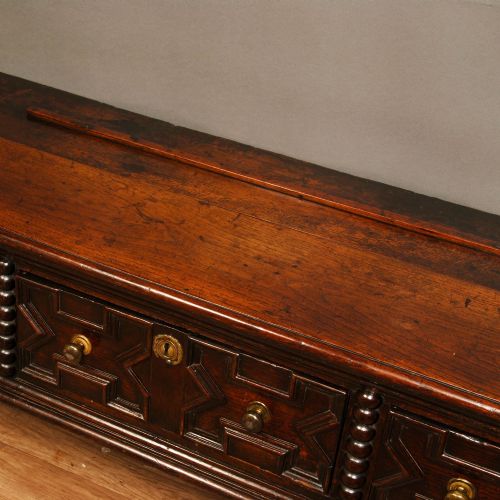 LATE 17TH CENTURY BLOCK FRONT DRESSER BASE - ADDITIONAL PHOTO 3