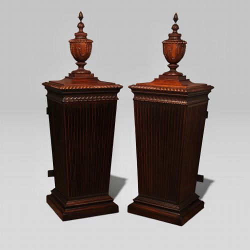 A PAIR OF 18TH CENTURY MAHOGANY DINING ROOM PEDESTALS - ADDITIONAL PHOTO 1