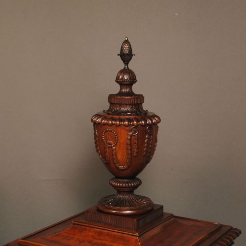 A PAIR OF 18TH CENTURY MAHOGANY DINING ROOM PEDESTALS - ADDITIONAL PHOTO 3