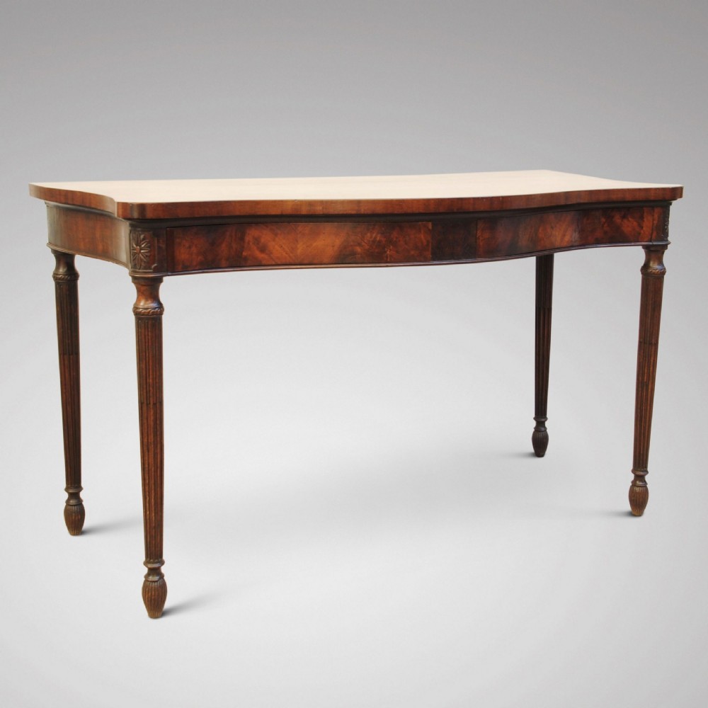 AN 18TH CENTURY MAHOGANY SERPENTINE SERVING TABLE