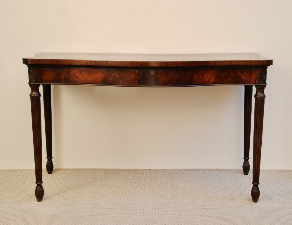 AN 18TH CENTURY MAHOGANY SERPENTINE SERVING TABLE View II