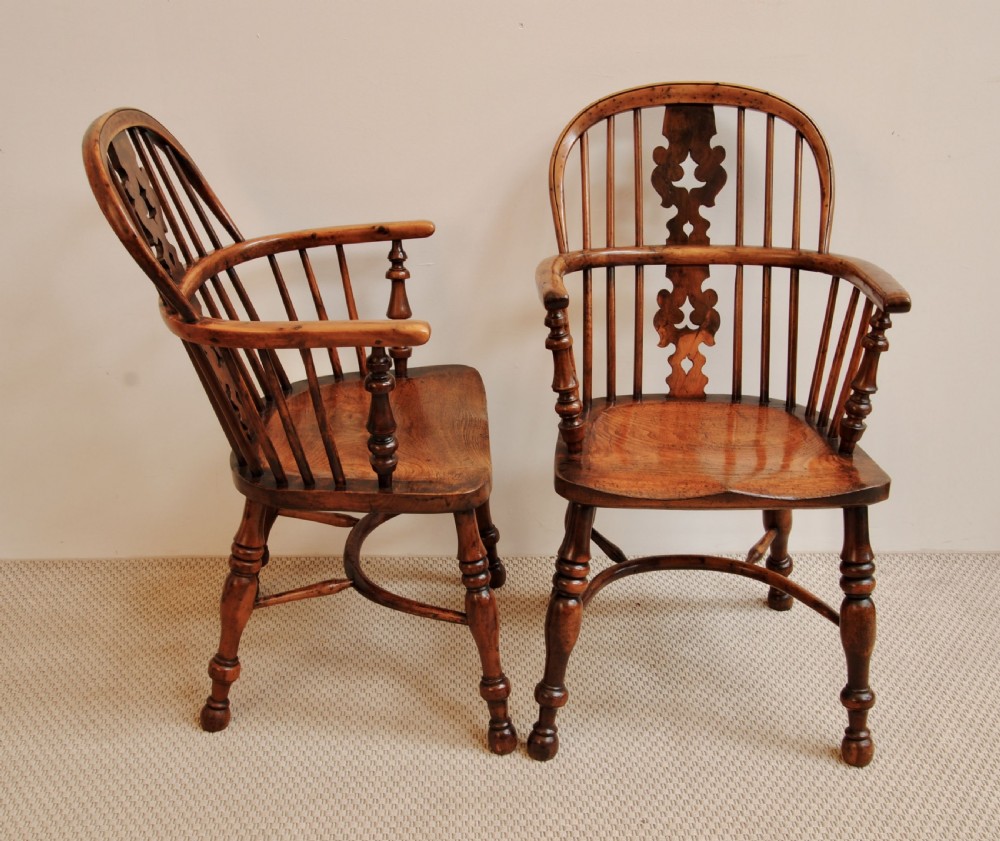 SUPERB PAIR OF 19TH CENTURY BURR YEW WOOD WINDSOR ARMCHAIRS View II