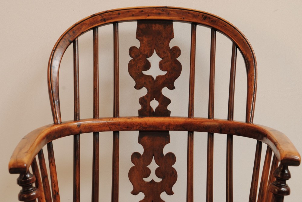 SUPERB PAIR OF 19TH CENTURY BURR YEW WOOD WINDSOR ARMCHAIRS View III