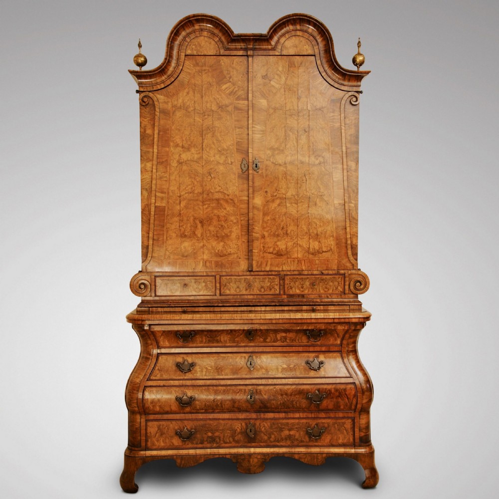 WONDERFUL EARLY 18TH CENTURY WALNUT CABINET ON CHEST