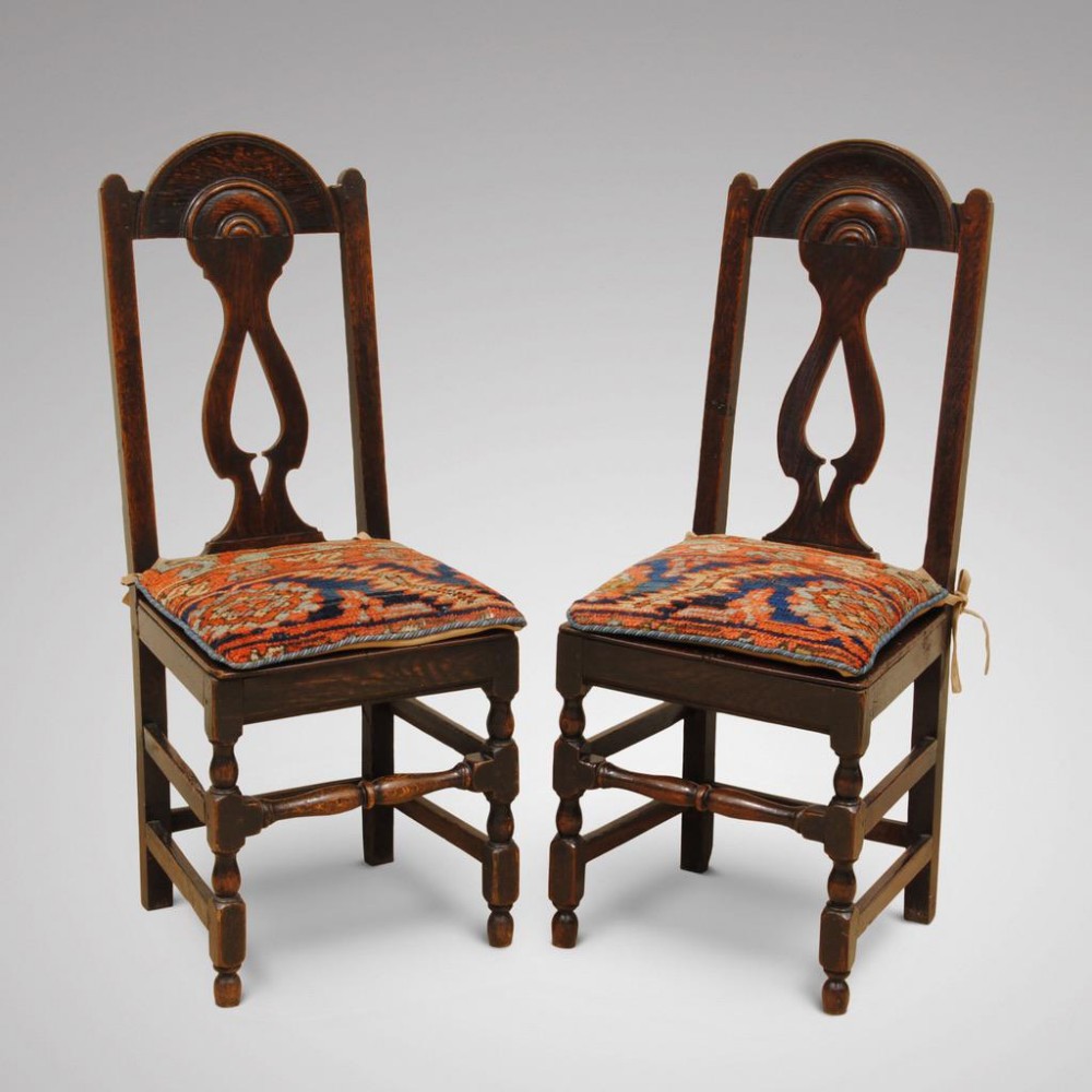 PAIR OF EARLY 18TH CENTURY OAK SIDE CHAIRS
