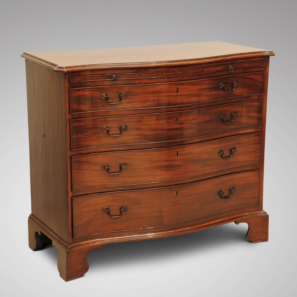 GEORGE III PERIOD MAHOGANY SERPENTINE CHEST IN ORIGINAL CONDITION