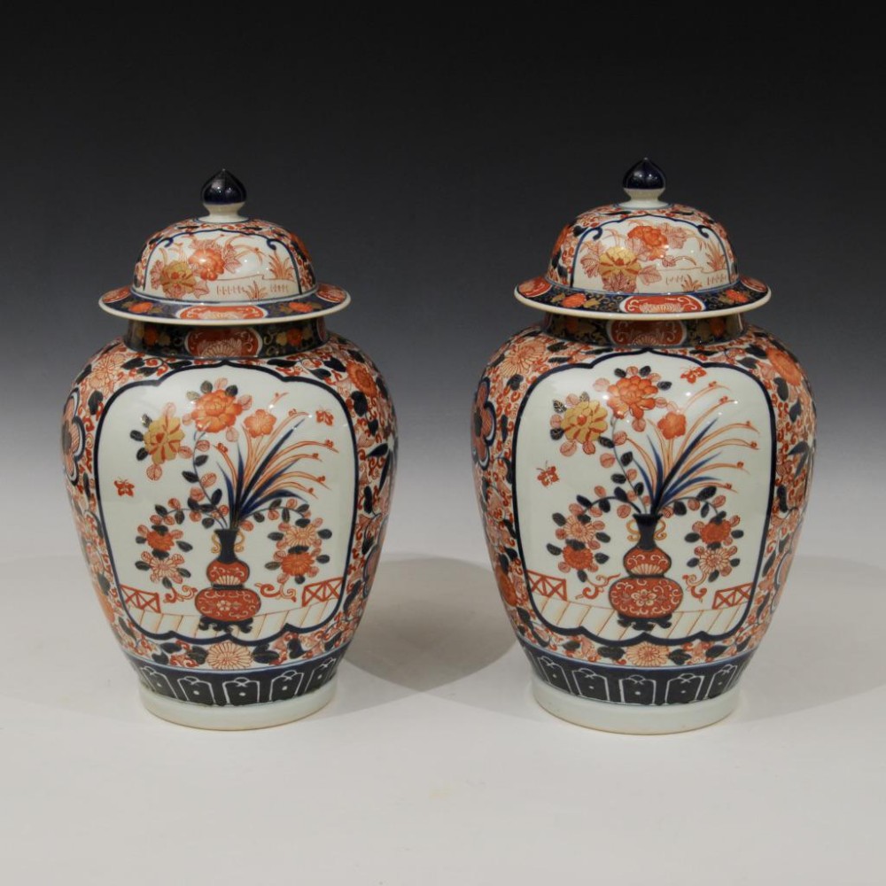 PAIR OF 19TH CENTURY JAPANESE IMARI LIDDED VASES