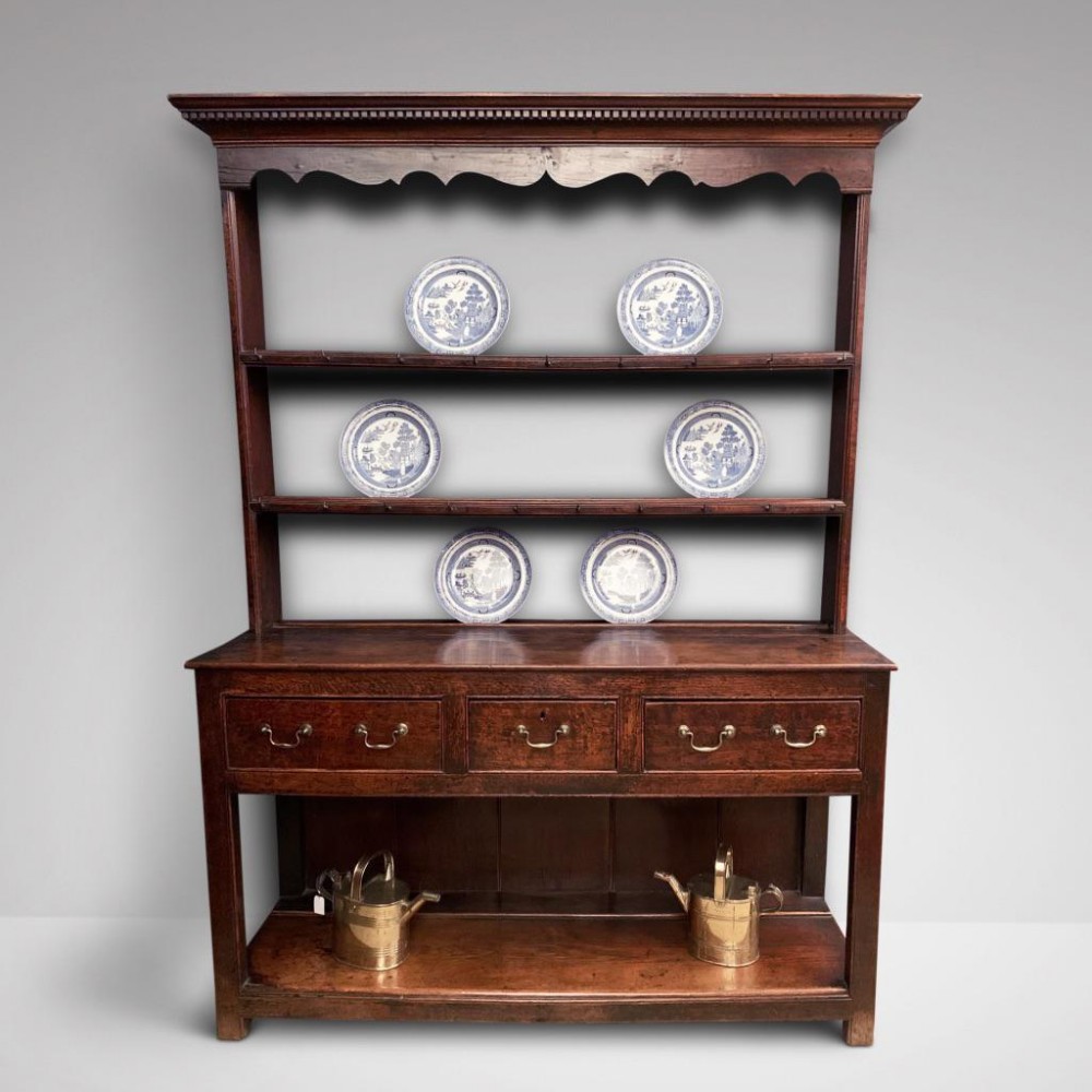 A GOOD 18TH CENTURY OAK DRESSER AND RACK