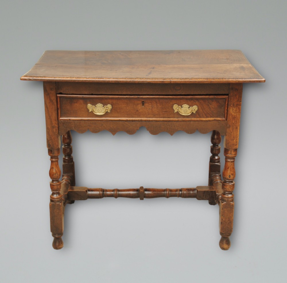 A SINGLE DRAWER OAK SIDE TABLE