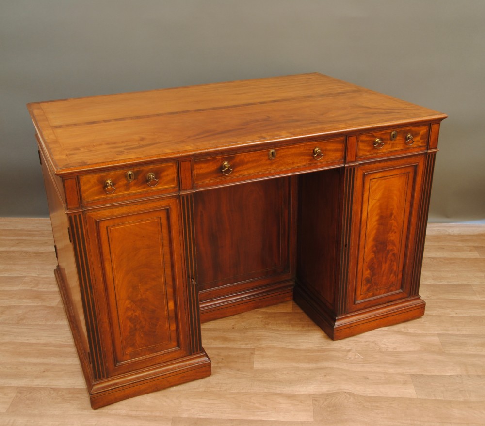 A FINE MAHOGANY FREE STANDING LIBRARY DESK View IV