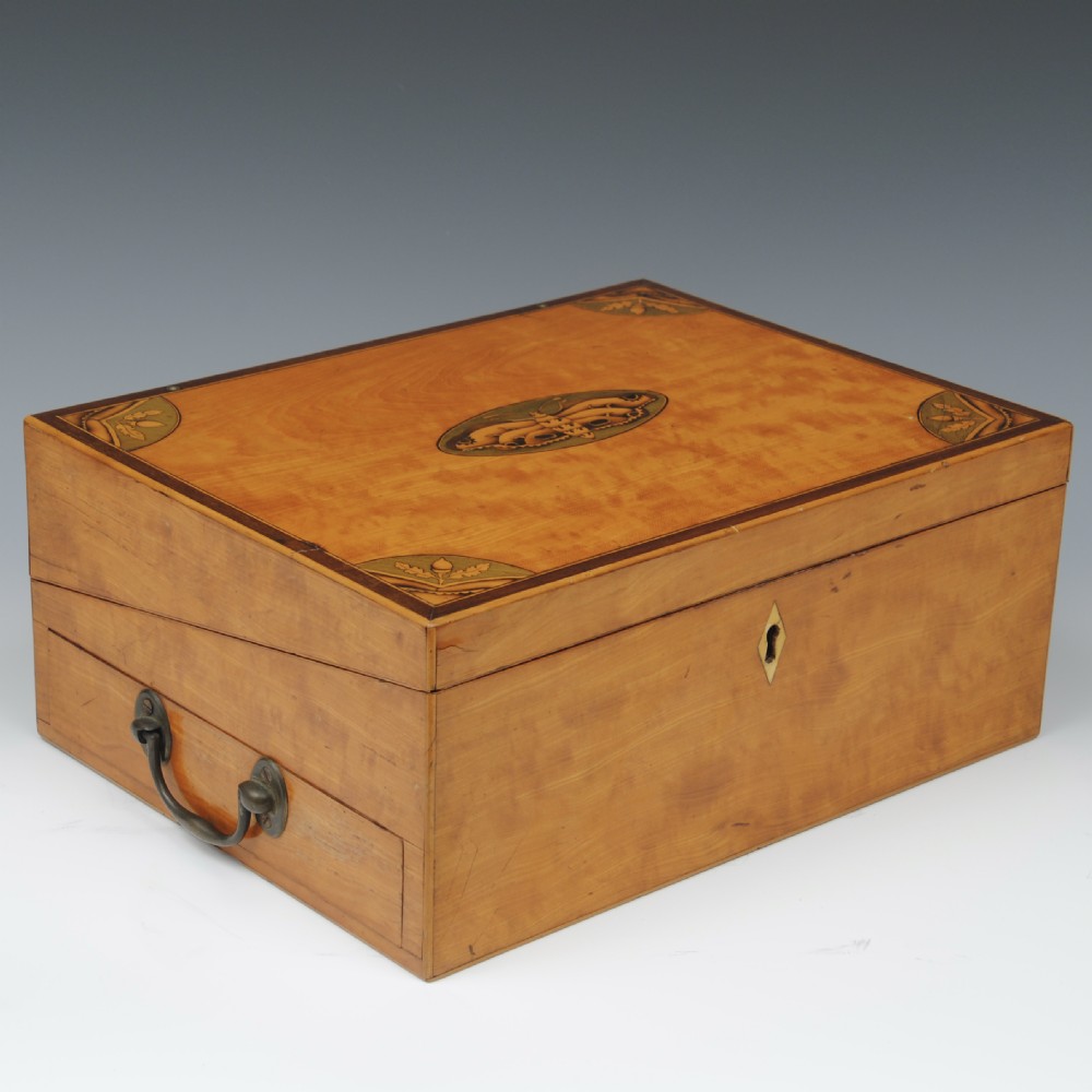 A REGENCY SATINWOOD INLAID WRITING BOX