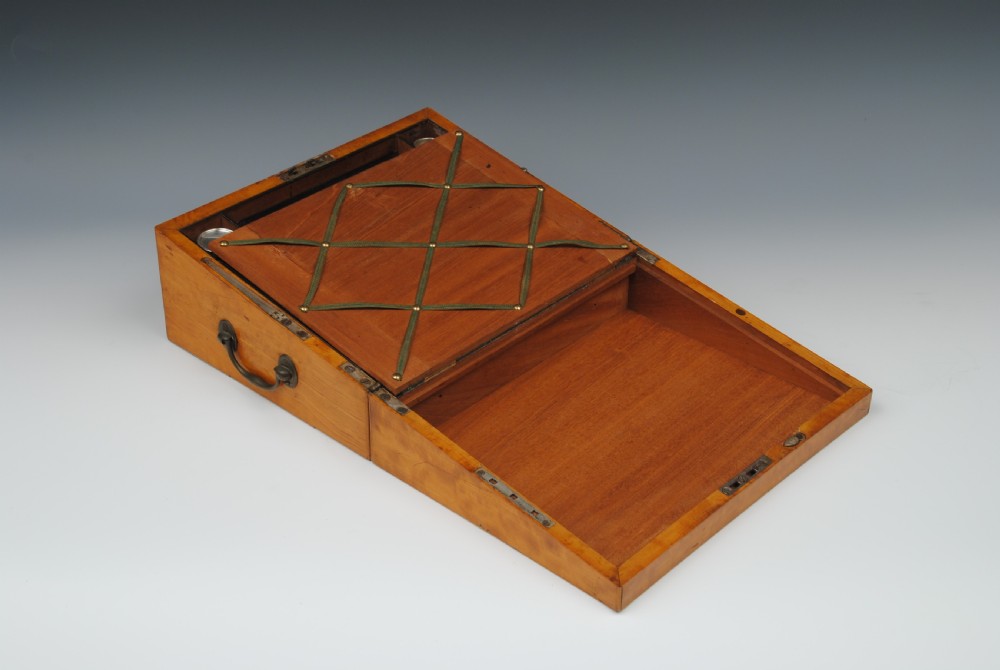 A REGENCY SATINWOOD INLAID WRITING BOX View IV