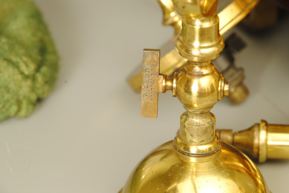 SUPERB EXAMPLE OF A BRASS AND MAHOGANY VACUUM PUMP View IV