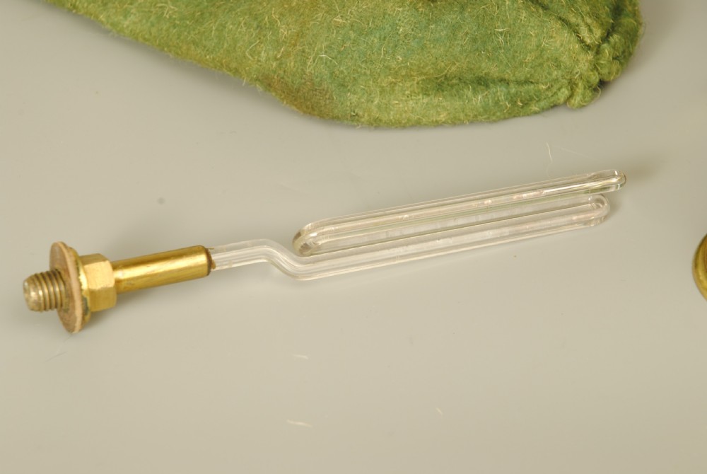 SUPERB EXAMPLE OF A BRASS AND MAHOGANY VACUUM PUMP View IX