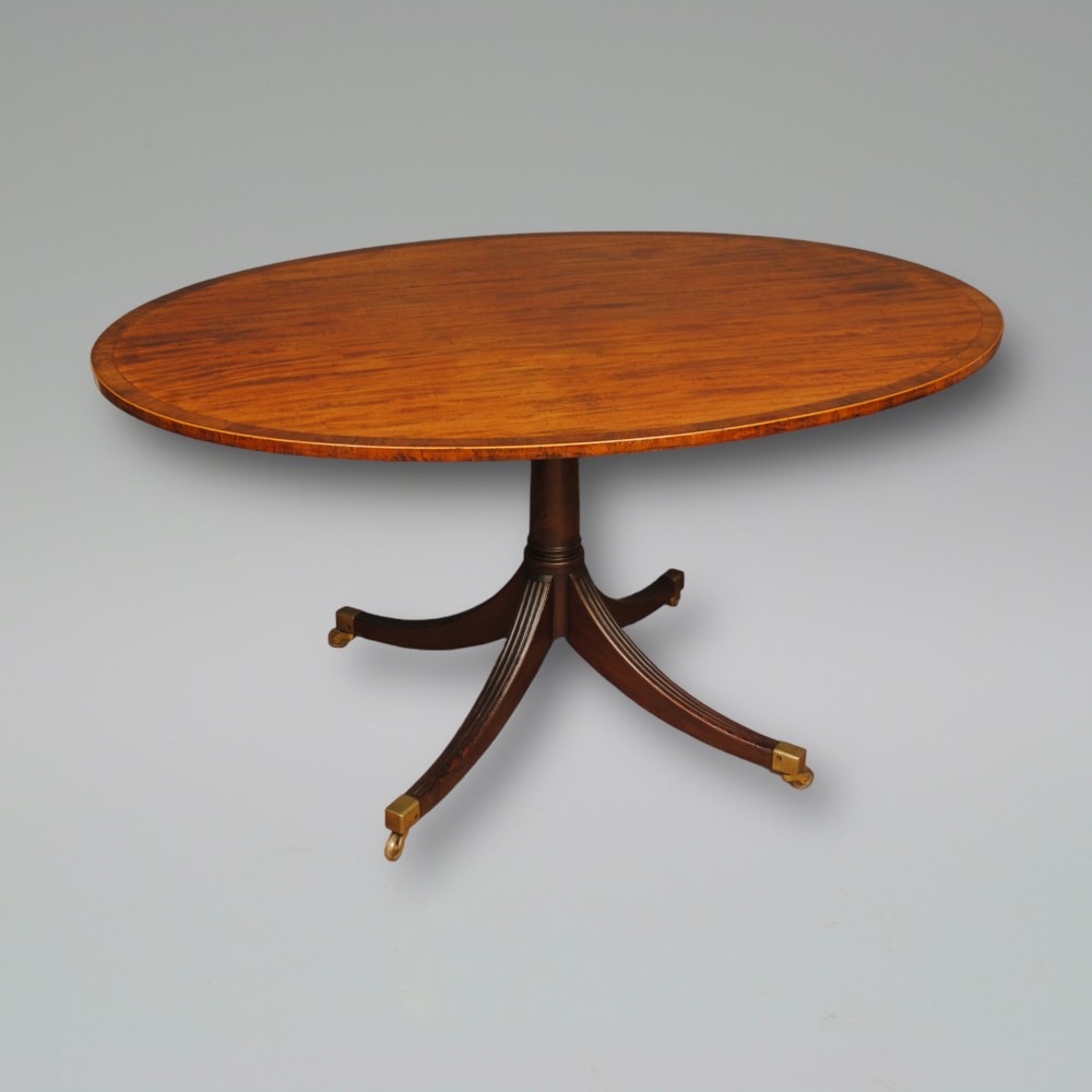 A LATE 18TH CENTURY OVAL MAHOGANY BREAKFAST TABLE
