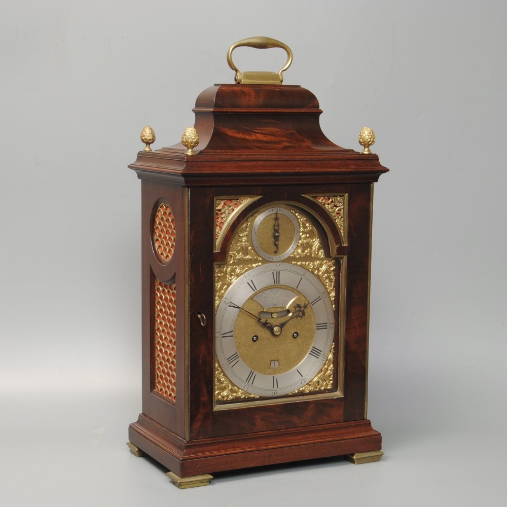 A FINE GEORGE III PERIOD MAHOGANY BELL TOP VERGE BRACKET CLOCK