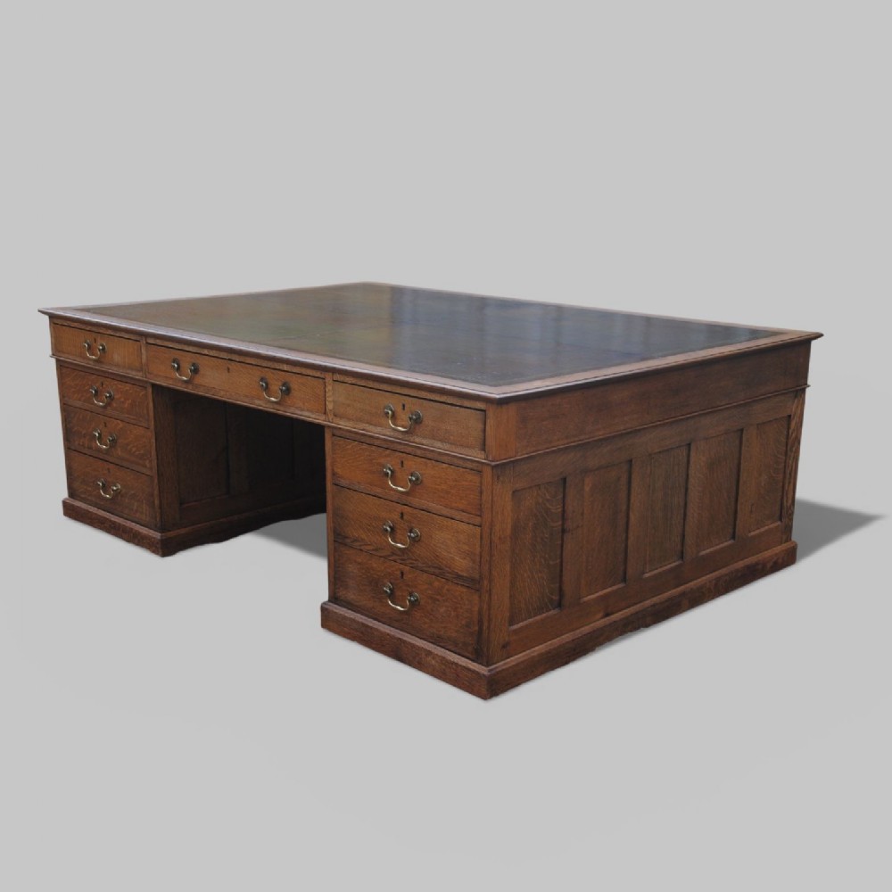 COUNTRY HOUSE PARTNERS DESK OF LARGE SCALE