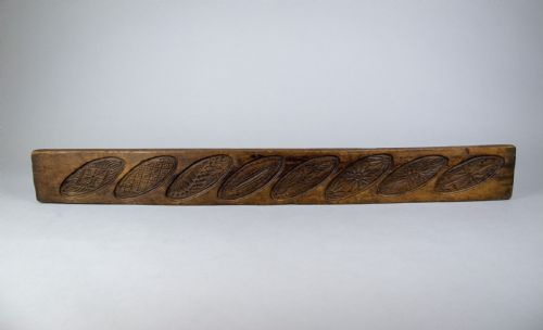 Large 19th Century Fruitwood Gingerbread Mould with Eight Floral Motifs.