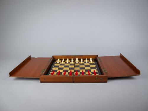 19th Century Victorian Mahogany Folding Travelling Chess Set (Complete), C.1890