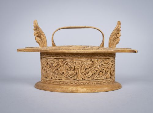 fig 1. Intricate Norwegian Small Oval Tine Box, c.1920.