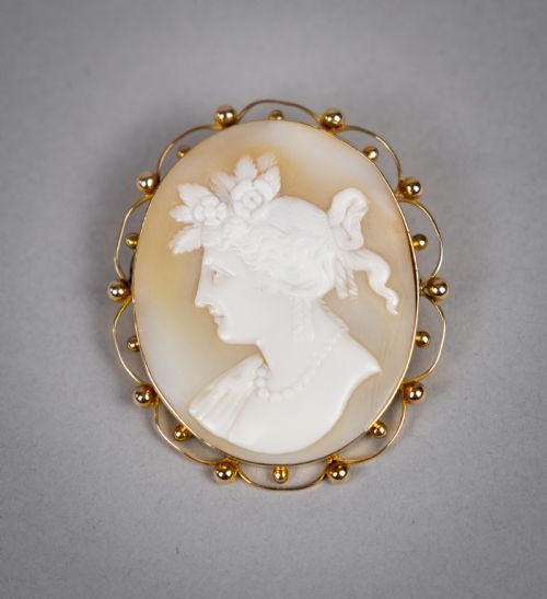 Early 20th Century 15 Carat Cameo Brooch, C.1930s.