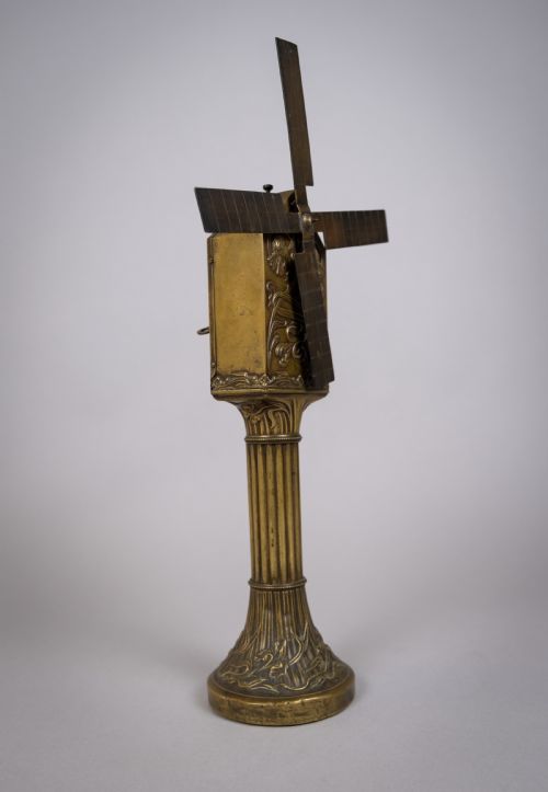 fig 1. Clockwork Desk Fan by The Zephyr Company, Paris, c.1910.