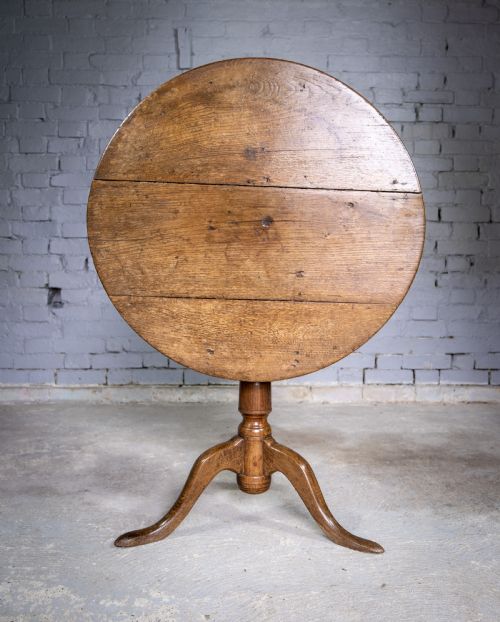 fig 2. George II Provincial Oak Bird Cage Tilt Top Table, c.1740.