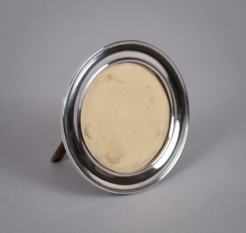 Sterling Silver Art Deco Circular Frame by Baldwin & Marriott, 1921.