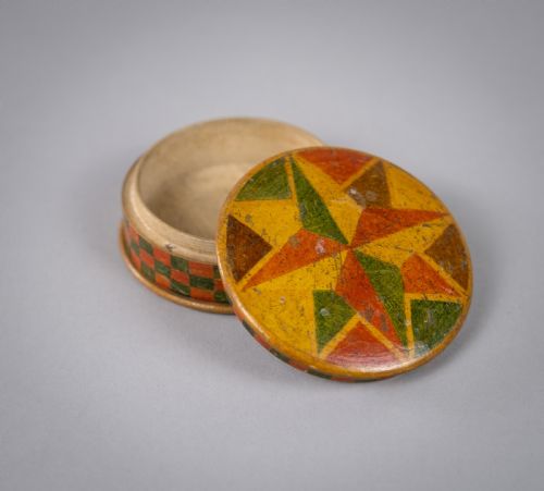 Early 20th Century Harlequin Painted Treen Snuff Box.