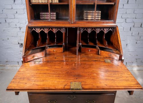 FINE GEORGE II CHIPPENDALE PERIOD BUREAU BOOKCASE WITH BRAMAH LOCK - ADDITIONAL PHOTO 7