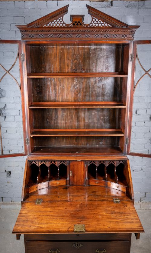 FINE GEORGE II CHIPPENDALE PERIOD BUREAU BOOKCASE WITH BRAMAH LOCK - ADDITIONAL PHOTO 10