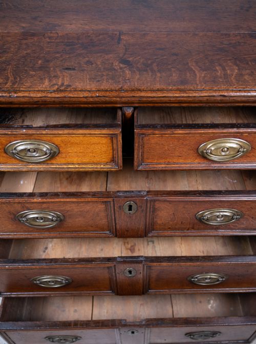 GEORGE III COUNTRY OAK CHEST OF DRAWERS - ADDITIONAL PHOTO 6