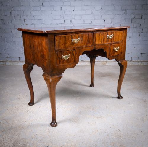 18th century georgian featherbanded walnut lowboy - CATEGORY: ANTIQUE FURNITURE - DATED 18TH CENTURY