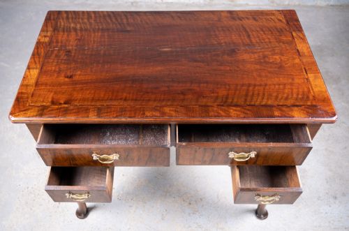 18TH CENTURY GEORGIAN FEATHERBANDED WALNUT LOWBOY - ADDITIONAL PHOTO 4