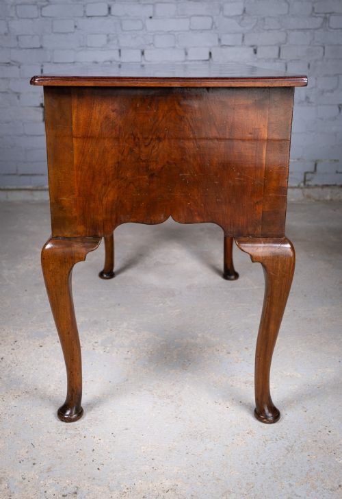 18TH CENTURY GEORGIAN FEATHERBANDED WALNUT LOWBOY - ADDITIONAL PHOTO 13