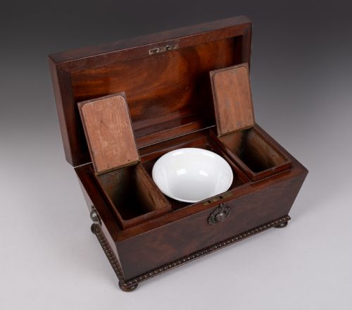 LARGE REGENCY ROSEWOOD TEA CADDY WITH FITTED INTERIOR AND ROYAL MARINE BADGES - ADDITIONAL PHOTO 2