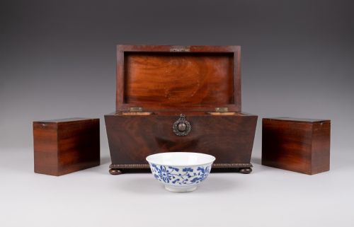 LARGE REGENCY ROSEWOOD TEA CADDY WITH FITTED INTERIOR AND ROYAL MARINE BADGES - ADDITIONAL PHOTO 3