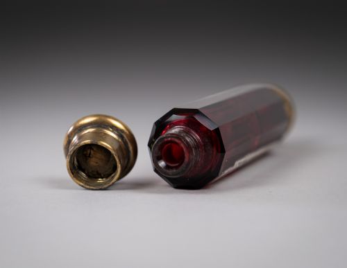 SILVER GILT RUBY GLASS SCENT BOTTLE IN CASE BY GEORGE BRACE LONDON - ADDITIONAL PHOTO 6