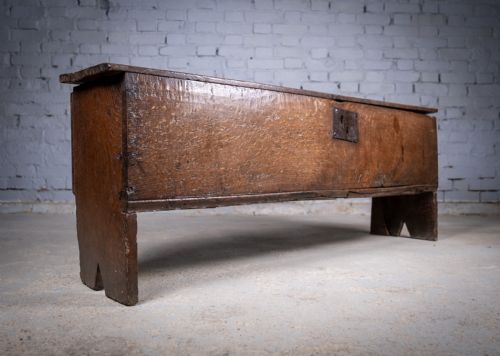 EARLY 17TH CENTURY OAK SIX PLANK NARROW CHEST COFFER - ADDITIONAL PHOTO 2