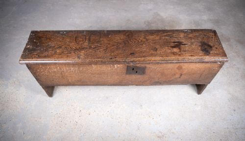 EARLY 17TH CENTURY OAK SIX PLANK NARROW CHEST COFFER - ADDITIONAL PHOTO 5