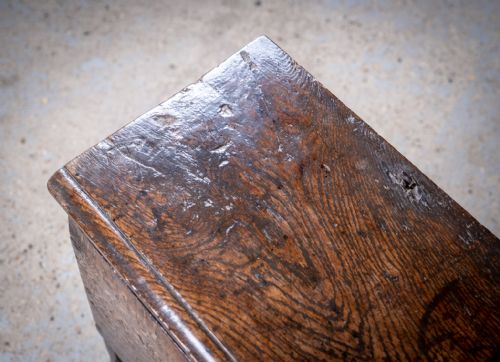 EARLY 17TH CENTURY OAK SIX PLANK NARROW CHEST COFFER - ADDITIONAL PHOTO 6