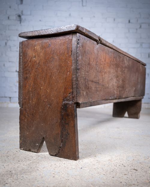 EARLY 17TH CENTURY OAK SIX PLANK NARROW CHEST COFFER - ADDITIONAL PHOTO 10