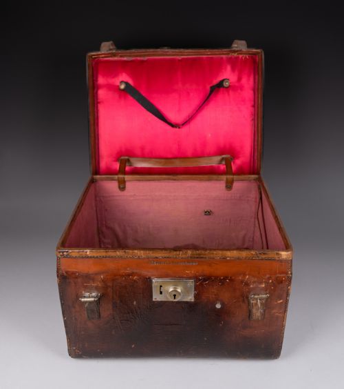 LARGE LEATHER LUGGAGE HAT BOX BY T EVINS CO EXETER - ADDITIONAL PHOTO 2