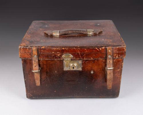 LARGE LEATHER LUGGAGE HAT BOX BY T EVINS CO EXETER - ADDITIONAL PHOTO 4