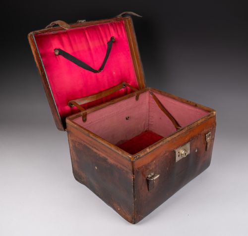 LARGE LEATHER LUGGAGE HAT BOX BY T EVINS CO EXETER - ADDITIONAL PHOTO 9