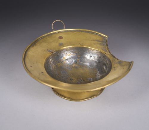 rare 18th century brass barber's bleeding bowl - CATEGORY: ANTIQUE METAL - DATED 18TH CENTURY